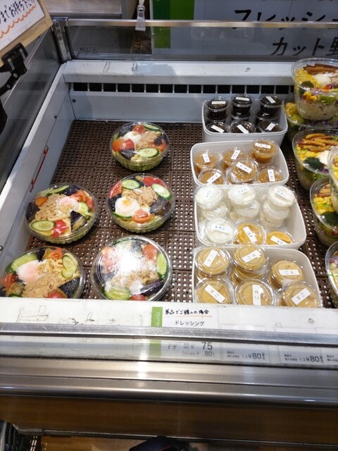 VEGEFRU market Hankyu Sanbangai Ten photo 3