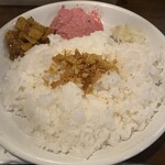 gopのアナグラ - 乳脂感、酸味、ディルの効きが何となくロシアを思わせるビーツペースト。ココナッツ効かせてるのがまたこの店らしい。