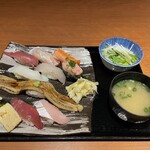 おいしい寿司と活魚料理 魚の飯 - 