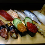 立ち喰い寿司 弁慶 - この日のお薦め含めお好みで10点。