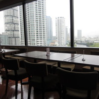 IL PINOLO SKY TERRACE 横浜 - 窓から海が見えます。