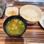 Okonomiyaki Kiji - ご飯・みそ汁セット(220円)