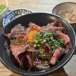肉の八十二食堂 - ローストビーフ丼　定食　¥1,320
