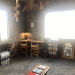 バラエティストア モグネズ - 珈琲を頂いた2階にある席