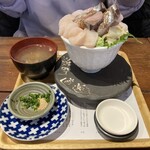 Shihachi Sengyoten - 旬を感じる日替わり3色丼990円　これで990円はお得