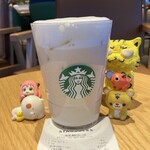 STARBUCKS COFFEE - アイスカプチーノ tall 495円(税込)  ※横からも