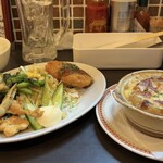 食堂 サビーズ - Aコンボ、菜の花とたけのこチキン炒めと三島産じゃがいものポテトコロッケ定食