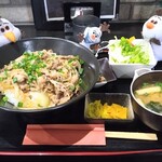 金牛 - 焼肉醤油丼定食　690円