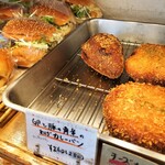 プチ フランス - 具がたっぷり角煮と卵カレーパン