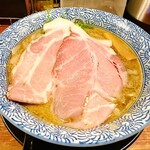 頑固麺 - 濃厚煮干しとりとんこつ（950円）