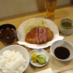 とんかつ野崎 - 牛ヒレカツレツ定食 3,900円・生ビール (中) 550円