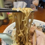 Kasumigaura Joushouken - 麺は二郎系ほど太くなくゴワゴワ感無し