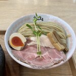 ラーメン さくらまる - 大盛り・綺麗な盛り方