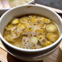 焼鳥吉峰 - ・つけ汁は醤油味か塩味が選べます（画像は醤油）