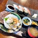 光る海 - 活ホタテ刺しとカニ寿司セット