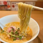 金目鯛らぁ麺 鳳仙花 - コシのある細麺もおいしい！