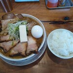らぁ麺 綾海105 - チャーシュー麺 醤油＋味玉、王様カルピスバター＆多古米