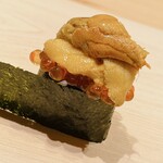 すが弥 - イクラと青森のムラサキウニの合い盛り二段重ね
