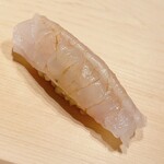 すが弥 - 明石の鮃の縁側です。4kgなので、まるでザブトン並みの大きさ。これｈ抜群にウンマイ