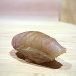 鮨仙八 - ◆鰆（玉葱醬油漬け）・・鰆の旨味と玉葱醬油の旨味が重なり美味しいですね。