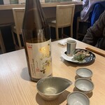 Ichijuushunsai Hachi - 日本酒うまし！　片口がいい感じ。