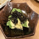 魚肉菜 座頭 道安 - アボカド昆布まぶし550円