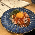 魚肉菜 座頭 道安 - はかた地鶏ユッケ680円