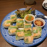 THAIFOOD DINING&BAR　マイペンライ - 生春巻きは、甘口と辛口のソースで頂きます。