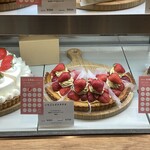 8 - ショーケースの中のケーキたち