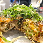 Saburoku - ネギ，野菜W，しそ入り（広島）お好み焼き