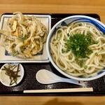 う道 - かき揚げうどん730円＋中盛り100円= 830円
