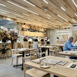 Pizzeria Napoletana Da Yuki - 明るく温もりのある店内空間