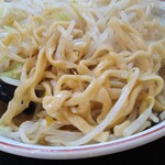 豚山 - 麺のアップ