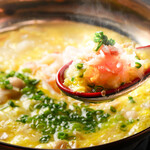 和食居酒屋虎視眈々 - 寒い時期にピッタリのカニ雑炊はカニの風味が温まった身体に染み渡ります。