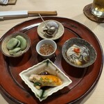 和さび - 最初のつまみ｡真ん中の酒盗は鮪の酒盗｡鰹だと匂いがキツイとのご主人のお考えだそう｡