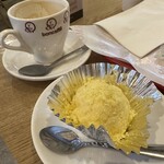 Focacceria IL GOLFO - 女性の日のサービスでミモザを模したレモンケーキを頂きました