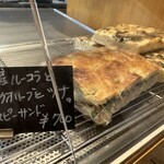 Focacceria IL GOLFO - クリスピーサンドはボリュームあるのでシェアして頂きました。超美味しい