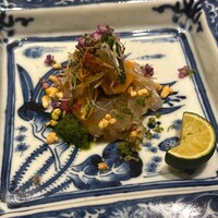 眞善美 - 三重答志島　真鯛　雲丹　ネギ　カルパッチョ　豆板醤　ジョーマソース　ピーナッツ油