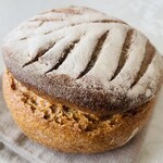 VIRON - セーグル・ドゥミ　ライ麦特有のサワー系の爽やかさが抑えられた、クセの少ないパン。食卓に毎日のぼるような、飽きのこないベーシックなところが魅力的。