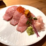 Taishuu Yakiniku Horumon Tenyou - 和牛炙り肉寿司