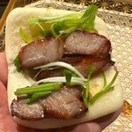 眞善美 - プレミアム加藤ポーク　セリ　うるい　蒸しパン