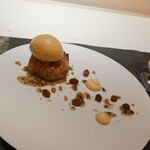 エクアトゥール - ブルーチーズのデザートパートフィロという薄いパイ生地で包んで