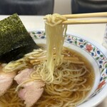 はな花 - 中華料理屋らしい細麺。