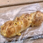 メゾン ムラタ - もろこしバゲット ¥230