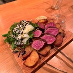 KAKI's kitchen BASSA - Secondo ステーキ　フライドポテト添え・ルッコラやチーズなどを添えて。4200+600円