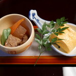 螢 - 焼物：「どんたま」の出汁巻き玉子、煮物：牛すじ大根 人参