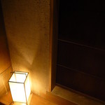 Tonkatsukappoukatsuzen - 入口脇の個室（くぐり戸）