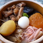 峠の釜めし本舗 おぎのや - いい感じに具が並んでますねぇ