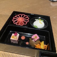 DINING & BAR TABLE 9 TOKYO - 