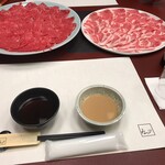 四日市みやび - しゃぶしゃぶ食べ放題：しゃぶ肉（国産牛赤身肉・豚肩ロース）・たれ（ポン酢・ごま）